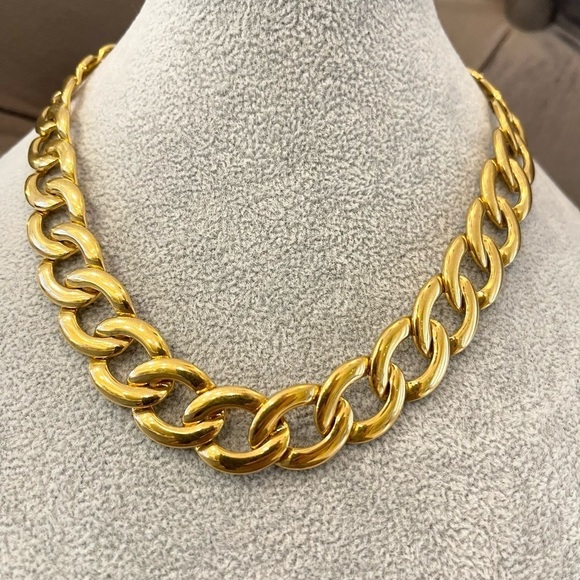 Vintage Signed and Patented Napier Shinny Gold Link Necklace - Picture 2 of 3